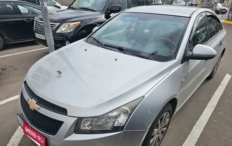 Chevrolet Cruze II, 2009 год, 750 000 рублей, 3 фотография