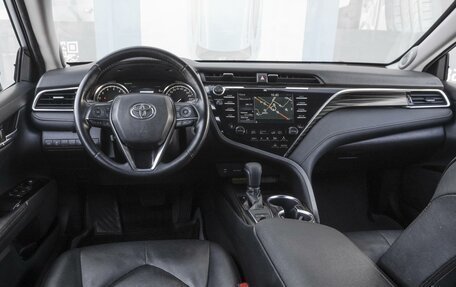 Toyota Camry, 2018 год, 2 999 000 рублей, 6 фотография