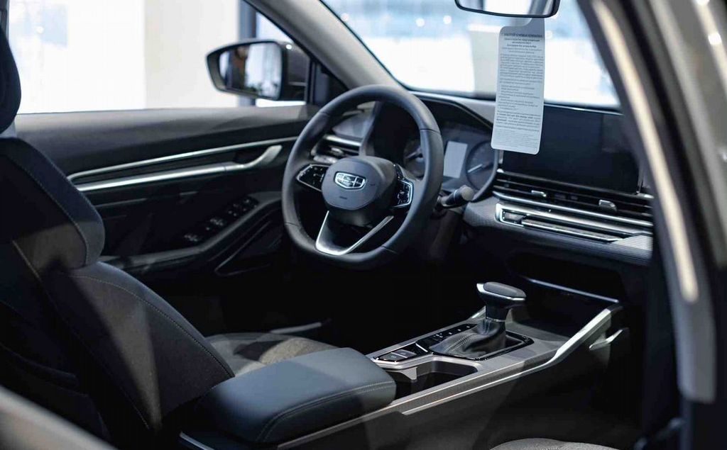Geely Emgrand, 2024 год, 1 860 090 рублей, 6 фотография