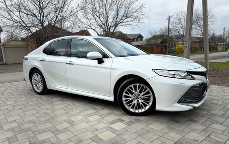 Toyota Camry, 2019 год, 3 000 000 рублей, 4 фотография