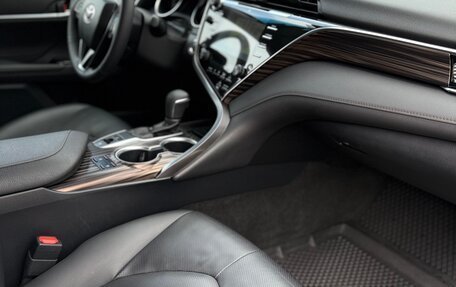 Toyota Camry, 2019 год, 3 000 000 рублей, 13 фотография
