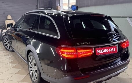 Mercedes-Benz E-Класс, 2018 год, 2 500 000 рублей, 4 фотография