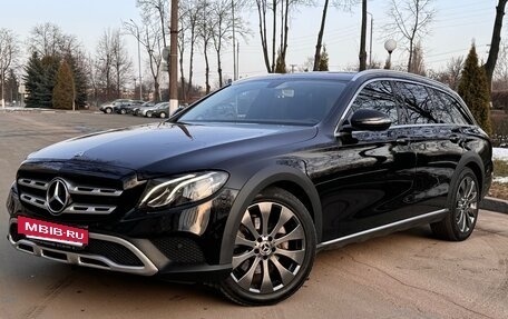 Mercedes-Benz E-Класс, 2018 год, 2 500 000 рублей, 6 фотография