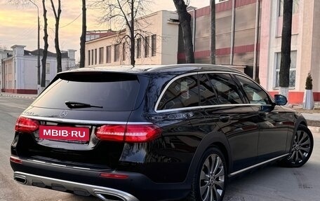 Mercedes-Benz E-Класс, 2018 год, 2 500 000 рублей, 9 фотография