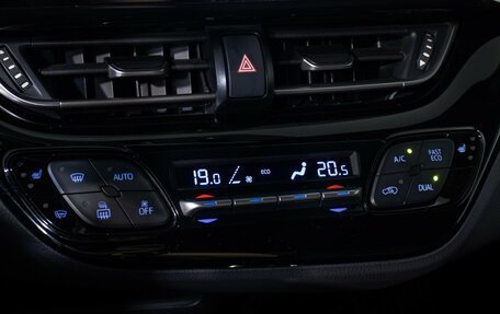Toyota C-HR I рестайлинг, 2018 год, 2 088 000 рублей, 19 фотография