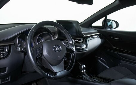 Toyota C-HR I рестайлинг, 2018 год, 2 088 000 рублей, 16 фотография