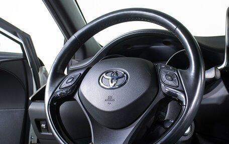 Toyota C-HR I рестайлинг, 2018 год, 2 088 000 рублей, 17 фотография