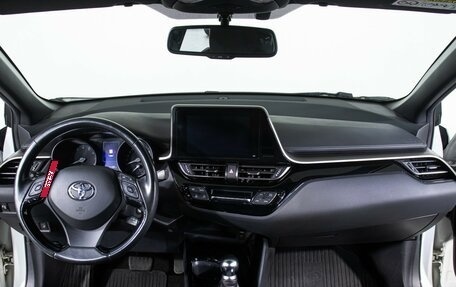 Toyota C-HR I рестайлинг, 2018 год, 2 088 000 рублей, 14 фотография