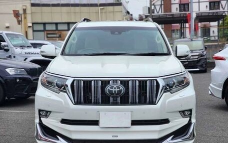 Toyota Land Cruiser Prado 150 рестайлинг 2, 2022 год, 3 689 000 рублей, 7 фотография