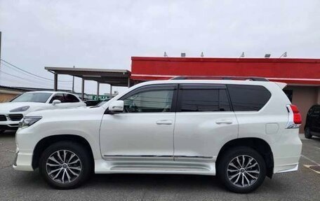 Toyota Land Cruiser Prado 150 рестайлинг 2, 2022 год, 3 689 000 рублей, 6 фотография