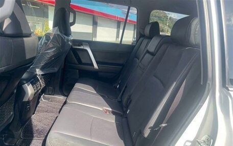 Toyota Land Cruiser Prado 150 рестайлинг 2, 2022 год, 3 689 000 рублей, 13 фотография