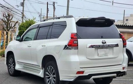 Toyota Land Cruiser Prado 150 рестайлинг 2, 2022 год, 3 689 000 рублей, 5 фотография