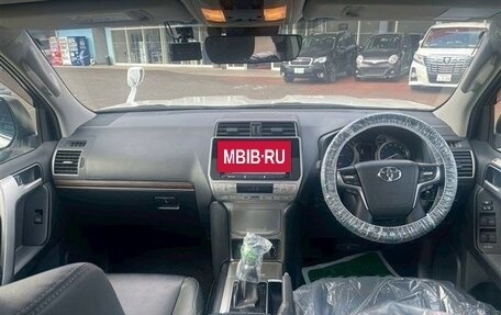 Toyota Land Cruiser Prado 150 рестайлинг 2, 2022 год, 3 689 000 рублей, 9 фотография