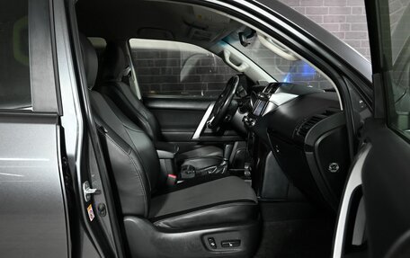 Toyota Land Cruiser Prado 150 рестайлинг 2, 2014 год, 3 800 000 рублей, 11 фотография