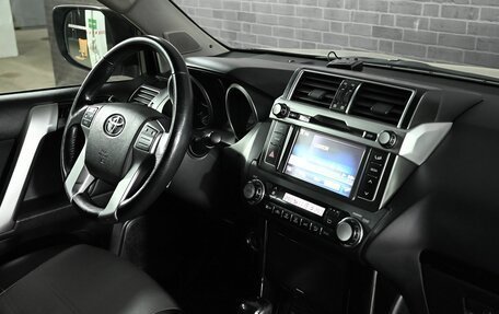 Toyota Land Cruiser Prado 150 рестайлинг 2, 2014 год, 3 800 000 рублей, 13 фотография