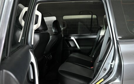 Toyota Land Cruiser Prado 150 рестайлинг 2, 2014 год, 3 800 000 рублей, 19 фотография