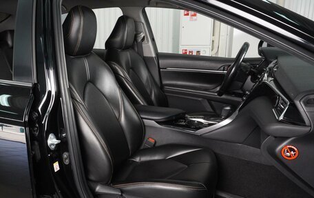 Toyota Camry, 2018 год, 2 625 000 рублей, 8 фотография