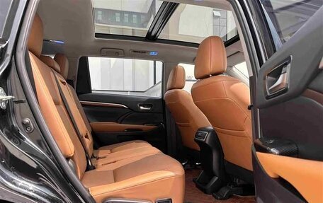 Toyota Highlander III, 2021 год, 3 130 000 рублей, 12 фотография