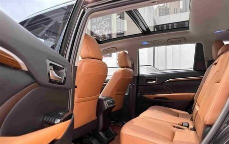 Toyota Highlander III, 2021 год, 3 130 000 рублей, 13 фотография