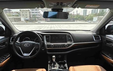Toyota Highlander III, 2021 год, 3 130 000 рублей, 10 фотография