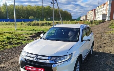 Mitsubishi Outlander III рестайлинг 3, 2017 год, 2 050 000 рублей, 4 фотография
