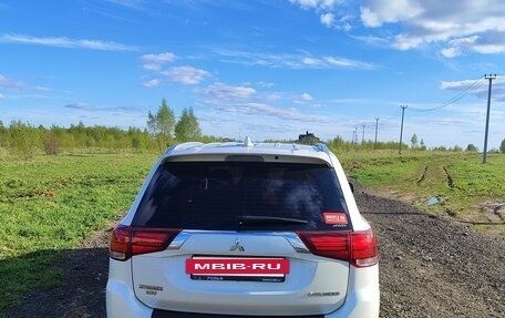 Mitsubishi Outlander III рестайлинг 3, 2017 год, 2 050 000 рублей, 8 фотография