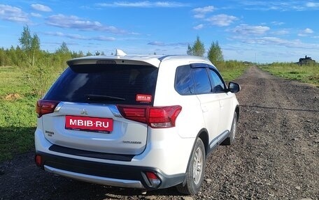 Mitsubishi Outlander III рестайлинг 3, 2017 год, 2 050 000 рублей, 12 фотография