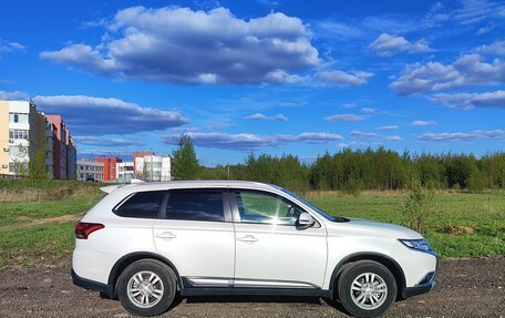 Mitsubishi Outlander III рестайлинг 3, 2017 год, 2 050 000 рублей, 17 фотография