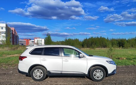 Mitsubishi Outlander III рестайлинг 3, 2017 год, 2 050 000 рублей, 18 фотография