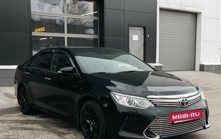 Toyota Camry, 2017 год, 2 630 000 рублей, 3 фотография