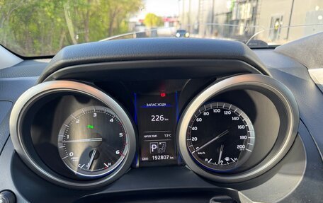 Toyota Land Cruiser Prado 150 рестайлинг 2, 2016 год, 3 650 000 рублей, 8 фотография