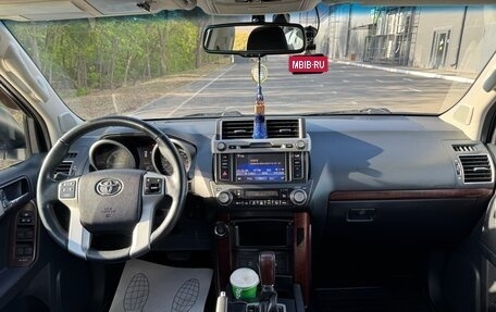 Toyota Land Cruiser Prado 150 рестайлинг 2, 2016 год, 3 650 000 рублей, 7 фотография