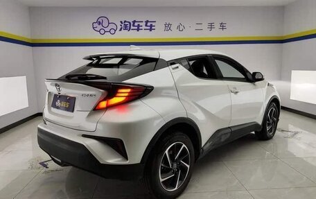 Toyota C-HR I рестайлинг, 2021 год, 1 930 000 рублей, 3 фотография