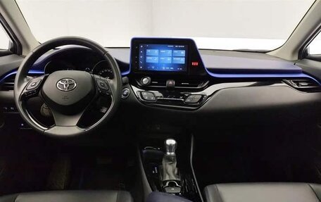 Toyota C-HR I рестайлинг, 2021 год, 1 930 000 рублей, 5 фотография