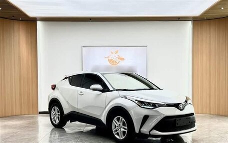 Toyota C-HR I рестайлинг, 2021 год, 1 860 000 рублей, 3 фотография