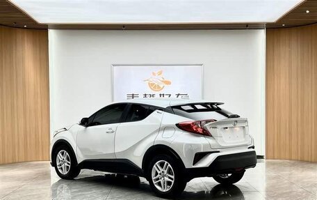 Toyota C-HR I рестайлинг, 2021 год, 1 860 000 рублей, 4 фотография