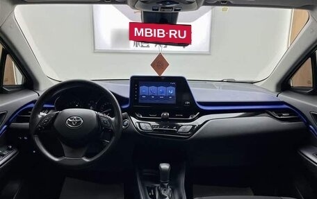 Toyota C-HR I рестайлинг, 2021 год, 1 860 000 рублей, 8 фотография