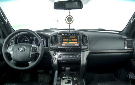 Toyota Land Cruiser 200, 2011 год, 3 300 000 рублей, 5 фотография