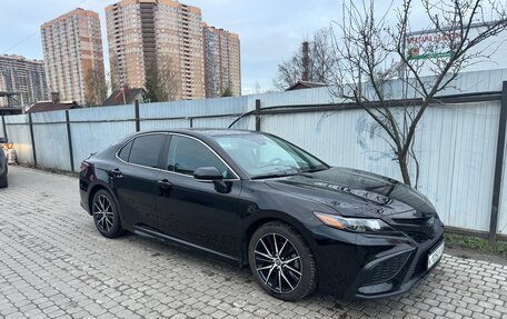 Toyota Camry, 2022 год, 3 050 000 рублей, 2 фотография
