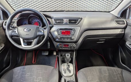 KIA Rio III рестайлинг, 2013 год, 900 000 рублей, 23 фотография
