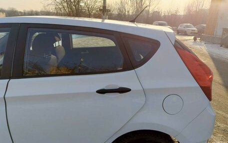 Hyundai Solaris II рестайлинг, 2013 год, 850 000 рублей, 5 фотография
