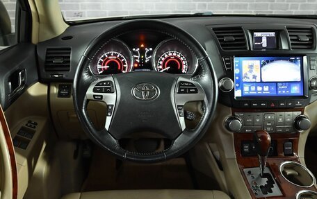 Toyota Highlander III, 2011 год, 2 300 000 рублей, 16 фотография