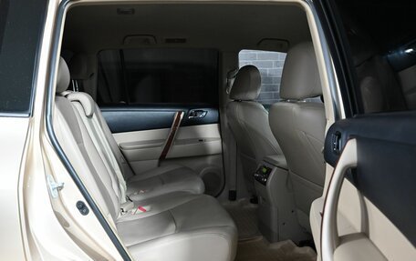 Toyota Highlander III, 2011 год, 2 300 000 рублей, 25 фотография