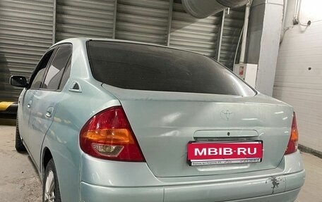 Toyota Prius IV XW50, 1998 год, 250 000 рублей, 2 фотография