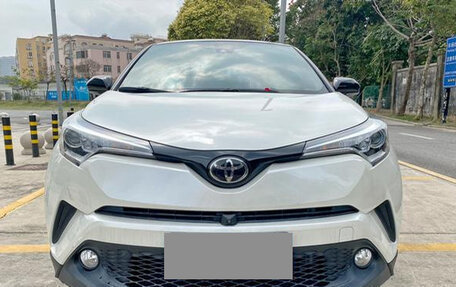 Toyota C-HR I рестайлинг, 2021 год, 1 675 000 рублей, 2 фотография