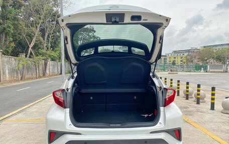 Toyota C-HR I рестайлинг, 2021 год, 1 675 000 рублей, 7 фотография