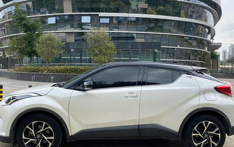 Toyota C-HR I рестайлинг, 2021 год, 1 675 000 рублей, 8 фотография