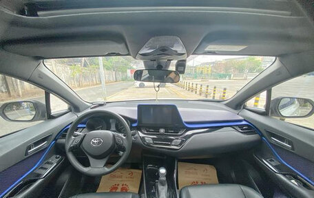 Toyota C-HR I рестайлинг, 2021 год, 1 675 000 рублей, 11 фотография