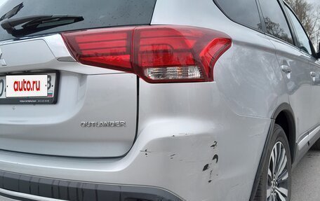 Mitsubishi Outlander III рестайлинг 3, 2019 год, 1 700 000 рублей, 3 фотография