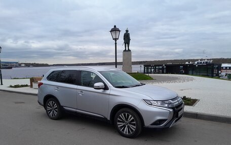 Mitsubishi Outlander III рестайлинг 3, 2019 год, 1 700 000 рублей, 1 фотография